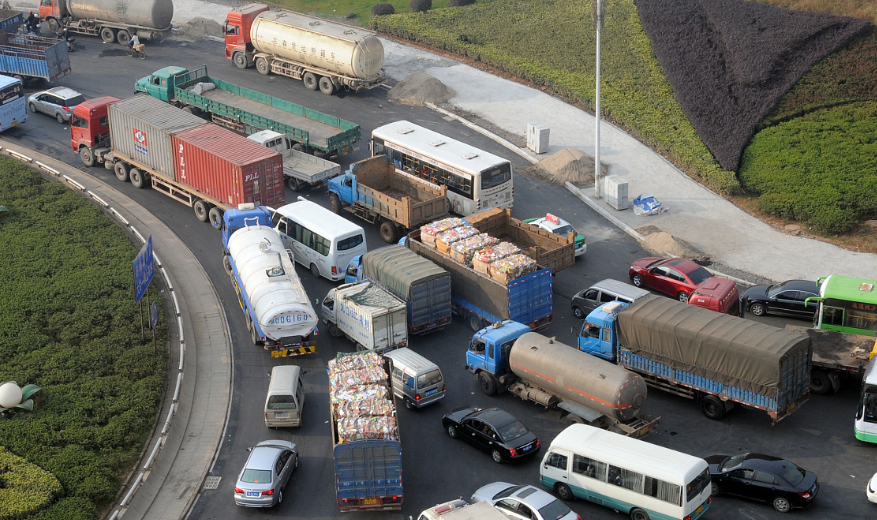 陆运货物过程中遭遇交通堵塞